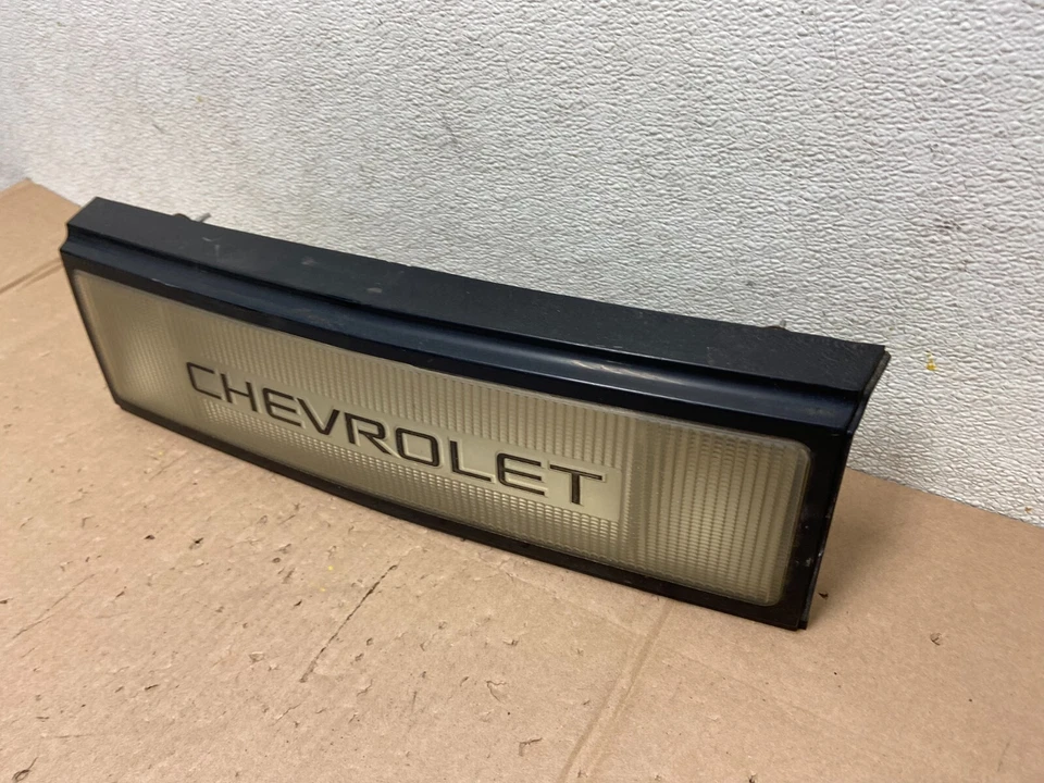 1990 to 1994 Chevrolet Lumina Center Backup Light Lens F0389 - Image 2 of 4