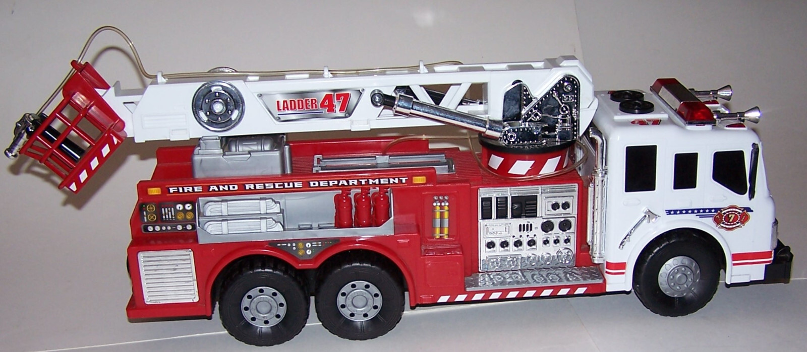 22" Remote Controlled Fire & Rescue Department Fire Truck Ladder 47