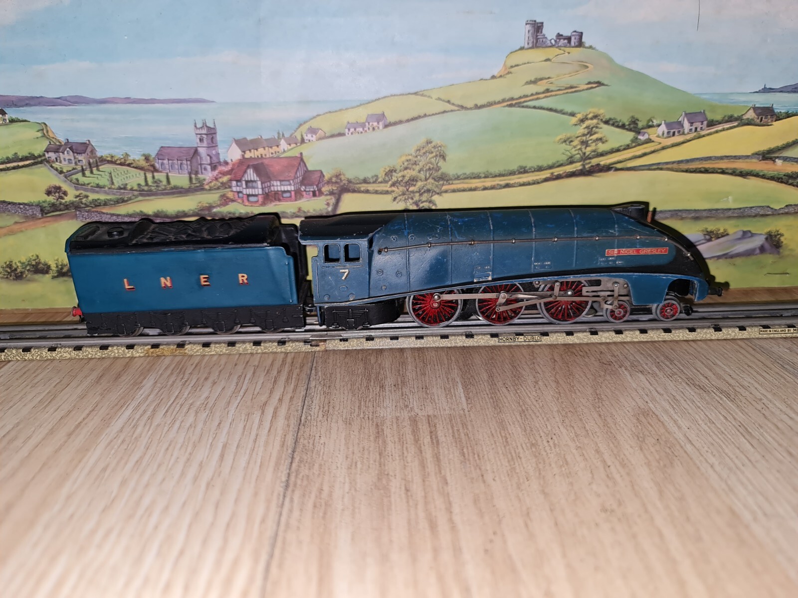 Picture 4 of 9