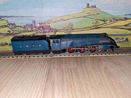 HORNBY DUBLO RAILWAYS OO GAUGE 3 RAIL LNER SIR NIGEL GRESLEY LOCOMOTIVE No.7 - Picture 4 of 9