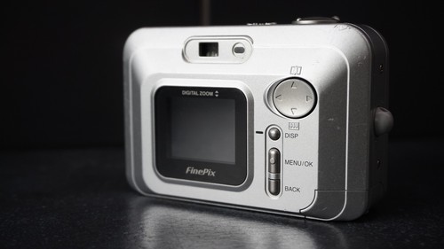 Fujifilm Finepix A202 2.0MP Digital Camera - Silver - Picture 5 of 8
