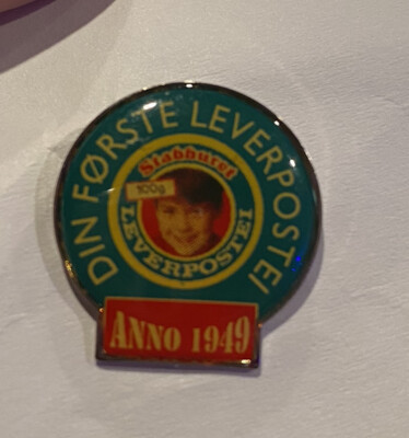 Norwegian Stabburet Leverpostei - Fine Liver Pate vtg 1980s lapel hat jacket pin