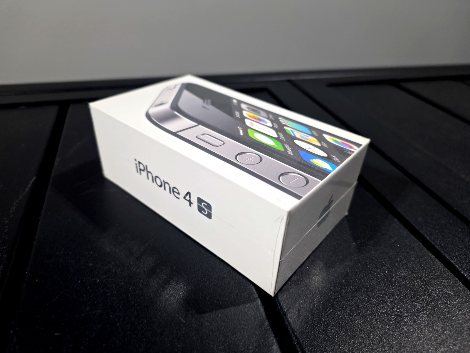 Apple iPhone 4S &ndash; 8GB &ndash; Black NEW Factory Sealed &bull; Off