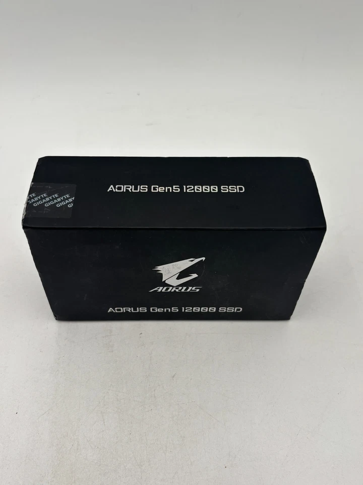 Gigabytes Aorus Gen 5 12000 SSD 2TB M.2 - 2TB SSD - Black - NEW OPEN BOX - Image 2 of 4