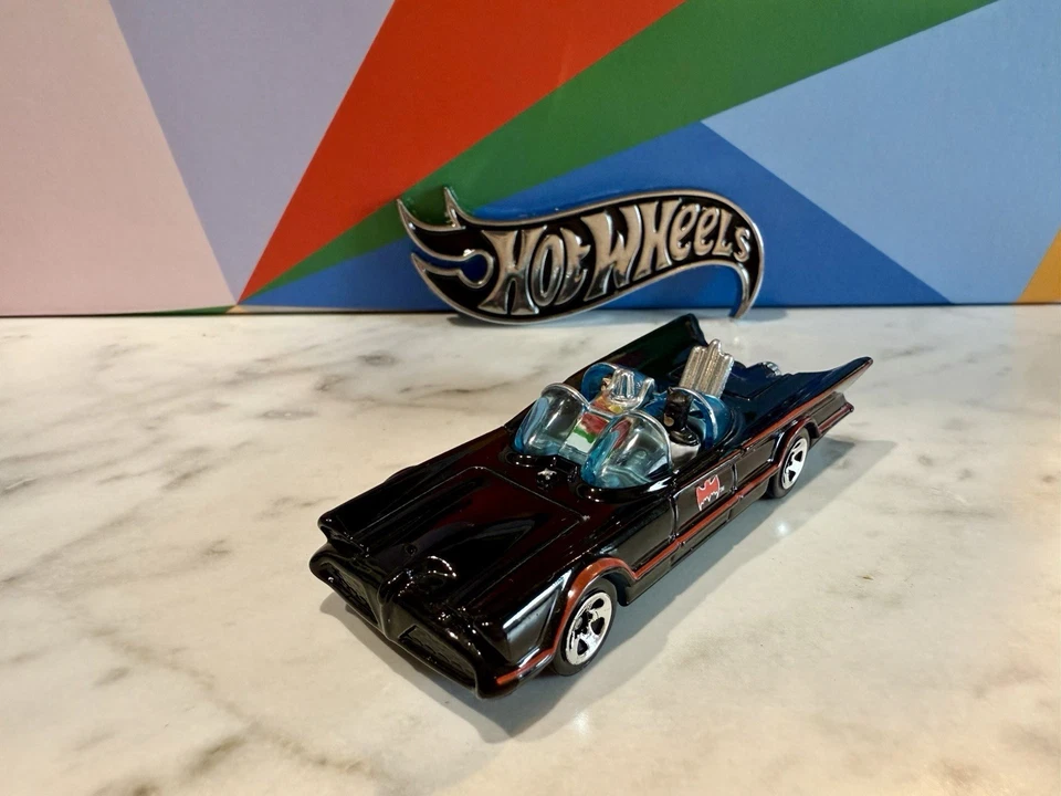 HOT WHEELS BATMOBILE 2007 FIRST EDITIONS NO. 15/36 Short Card Custom W/figures🔥 - Image 3 of 4