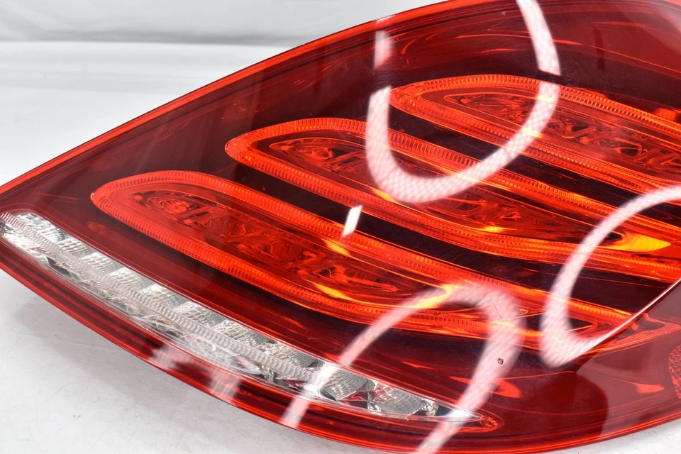 Lámpara de luz trasera derecha 14-17 Mercedes W222 S550 S600 Maybach sedán 2229065701 OEM Foto 3 de 4