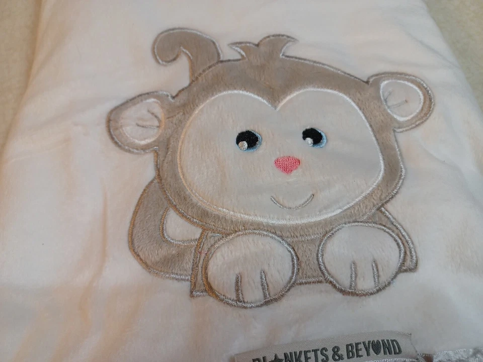 Blankets & Beyond Manta Bebé Polar Mono Blanco Foto 2 de 4