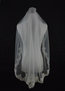 Handmade-Ivory-Bridal-Wedding-Veil-Fingertip-Lace-Bridal-Veils-with-Comb