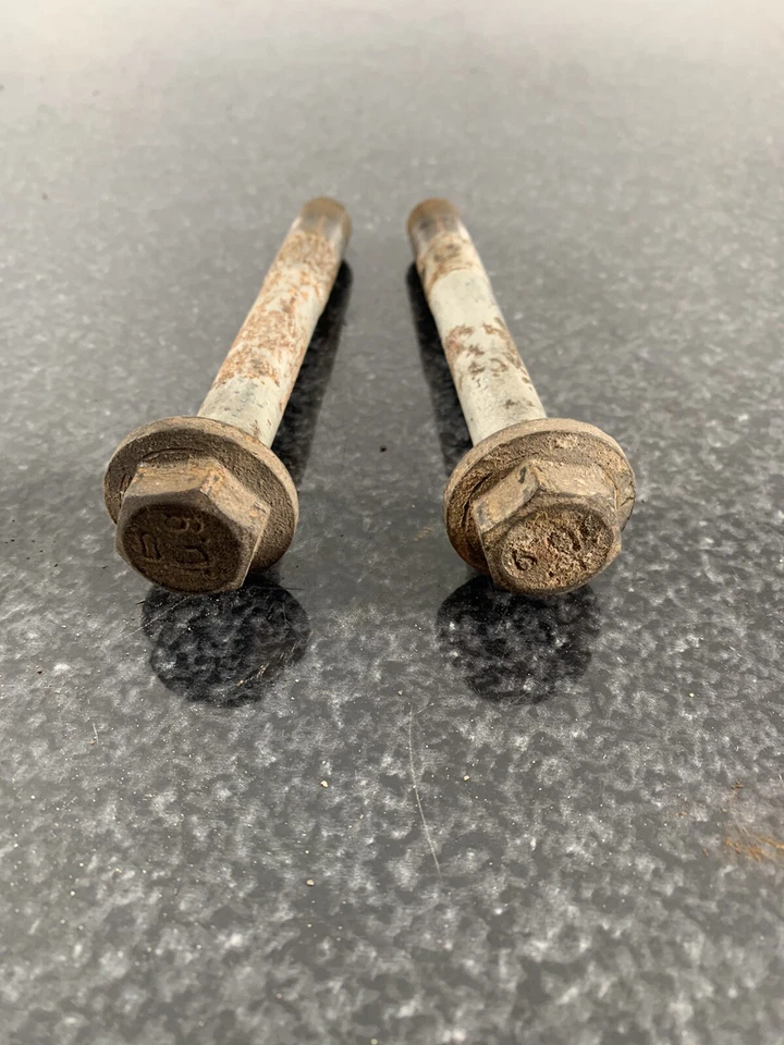 Pernos de montaje de resorte de hoja delantera 4x4 | Se adapta a Ford F250 F350 1999-2004 Foto 2 de 4