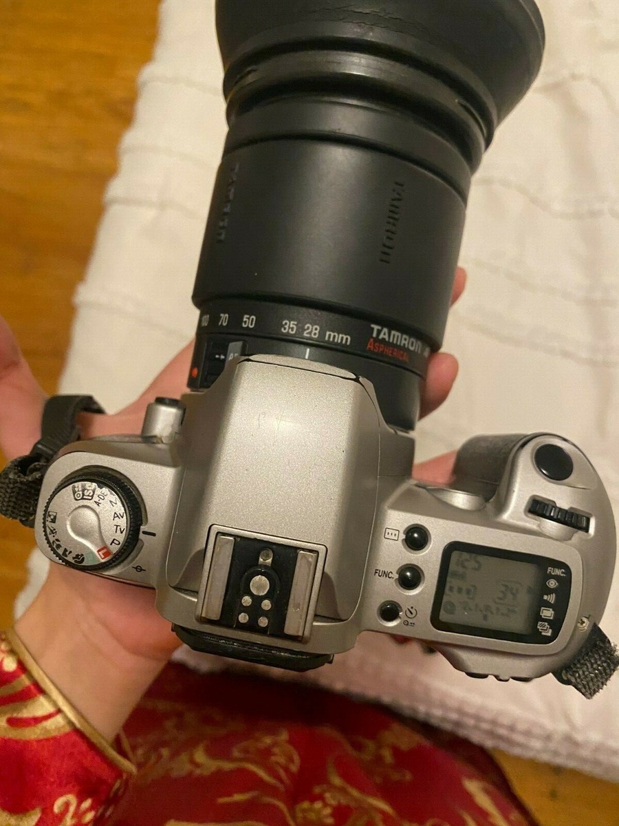 Appareil photo reflex argentique Canon EOS 500N avec