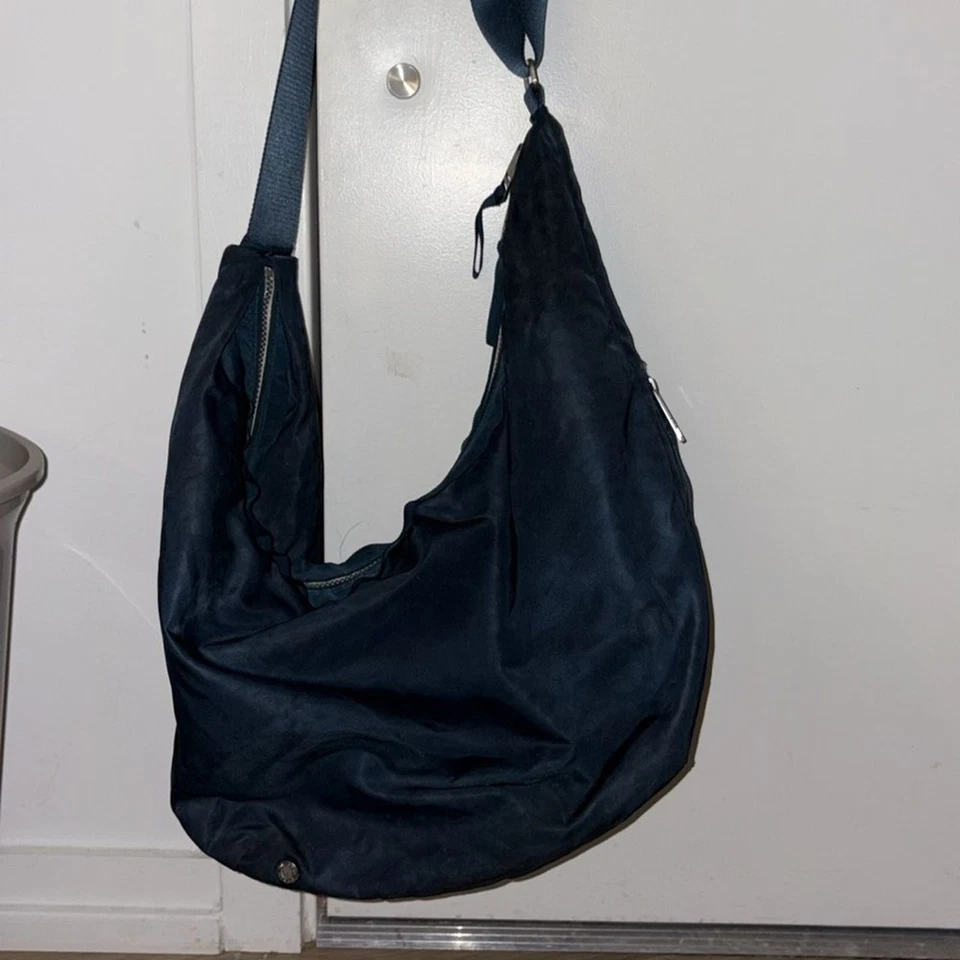 Cartera Bolso Hobo Lululemon Resolución $115 Foto 2 de 4