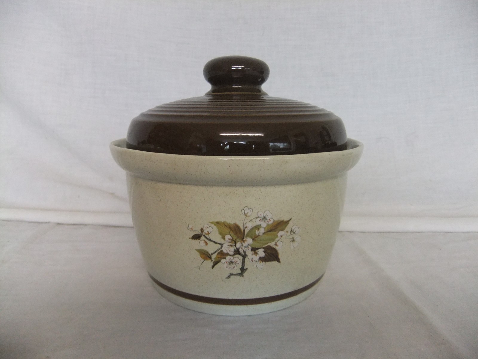 Pottery Royal Doulton Wild Cherry (1979) dishwasher safe tableware