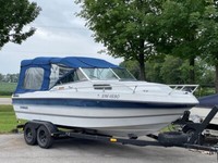 1986 Rinker Boat Co V205