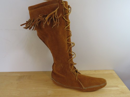 Minnetonka Stil braun Spitze vorne kniehoch Wildleder Fransen Mokassins weiche Sohle 8