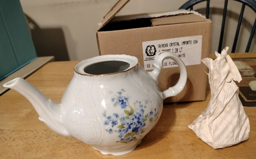 Bernadotte Forget Me Not Czech Fine Bone China teiera alta 7" - tutta nuova con scatola - Foto 2 di 19