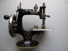 Vintage Singer Miniature Sewing Machine No 20