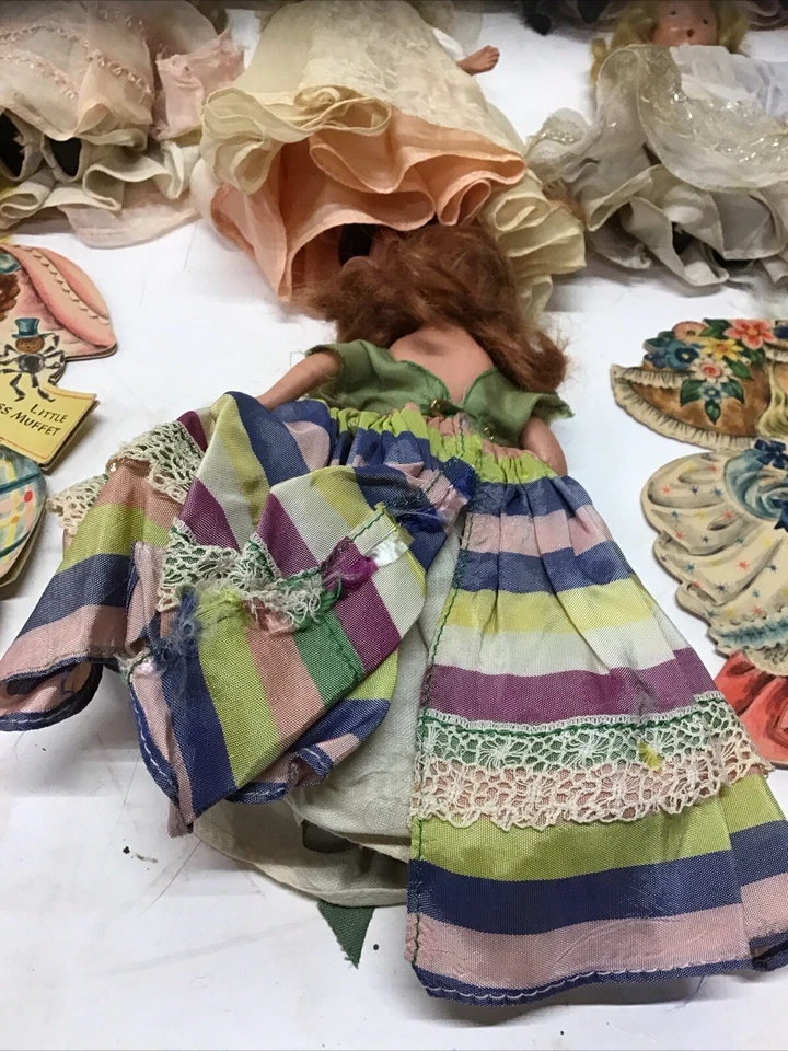 1940’s 7 Bisque Nancy Ann Storybook Dolls, 2 Hallmark Paper Doll Card, Vogue Doll Foto 3 de 4