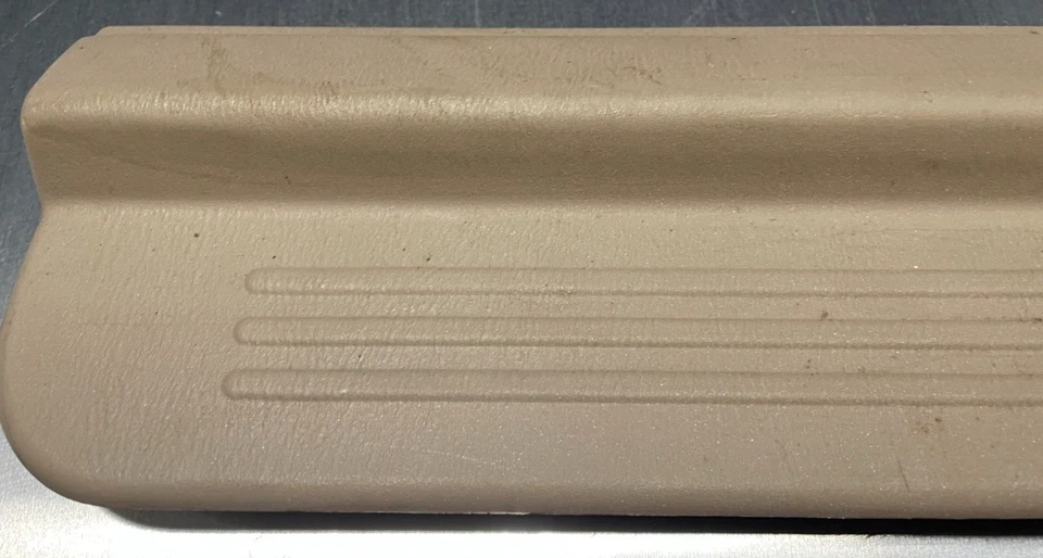 00-04 SUBARU LEGACY/OUTBACK PLACA DE UMBRAL DE PUERTA TRASERA IZQUIERDA P/N 94061AE05A ORIGINAL OEM Foto 3 de 4