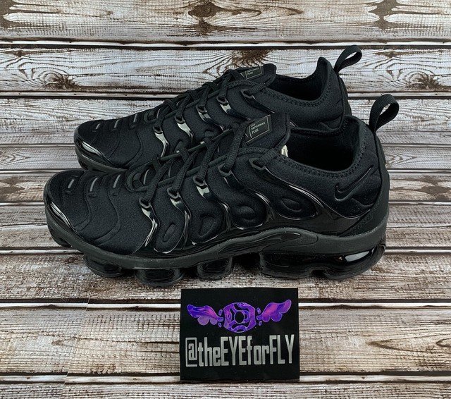 air vapormax plus triple black
