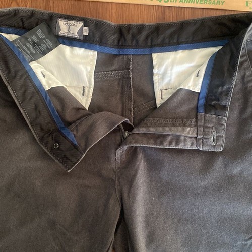VOLCOM Men’s Shorts 33 Dark Gray Flat Front - Picture 12 of 12