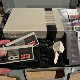 Action Set Nintendo NES IN SCATOLA completo di 8 giochi - UN SOLO PROPRIETARIO - COME NUOVO