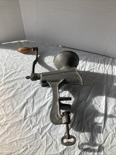 GREAT Vintage Fruit PRESS Grinder CAST IRON JUICER Tabletop w/ WOODEN HANDLE