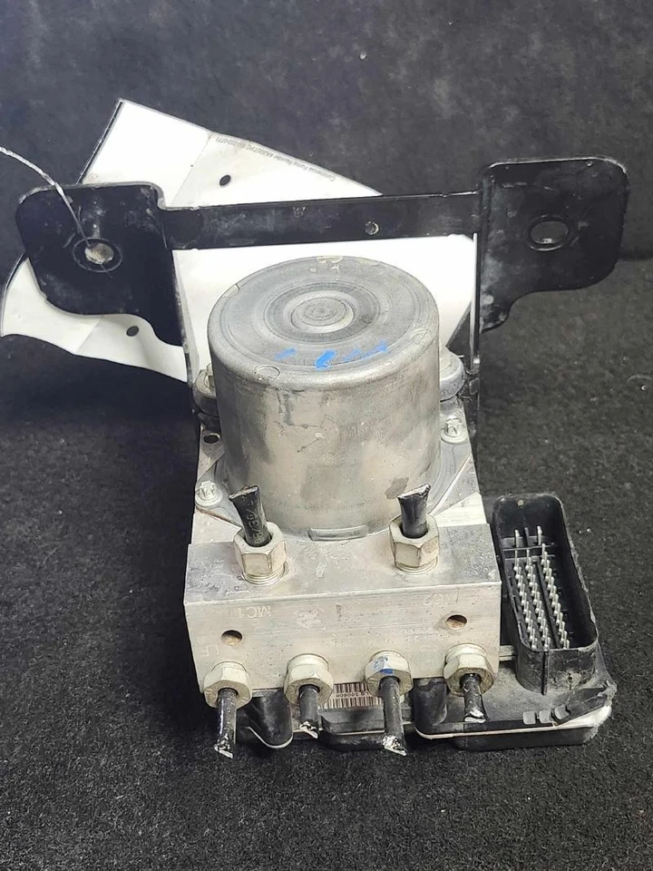 Conjunto de módulo de control de bomba de freno antibloqueo ABS Chevy Traverse 2009-2011 OEM Foto 3 de 4