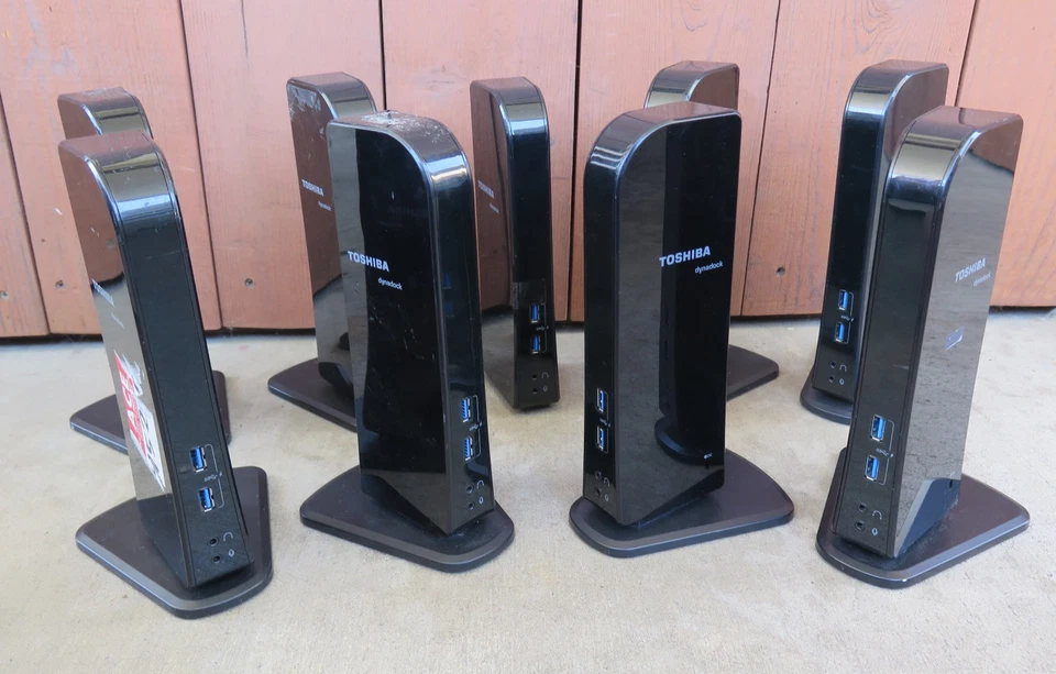 Lote de 9 estaciones de acoplamiento universales USB PA3927U-1PRP Toshiba Dynadock U3.0 Foto 4 de 4