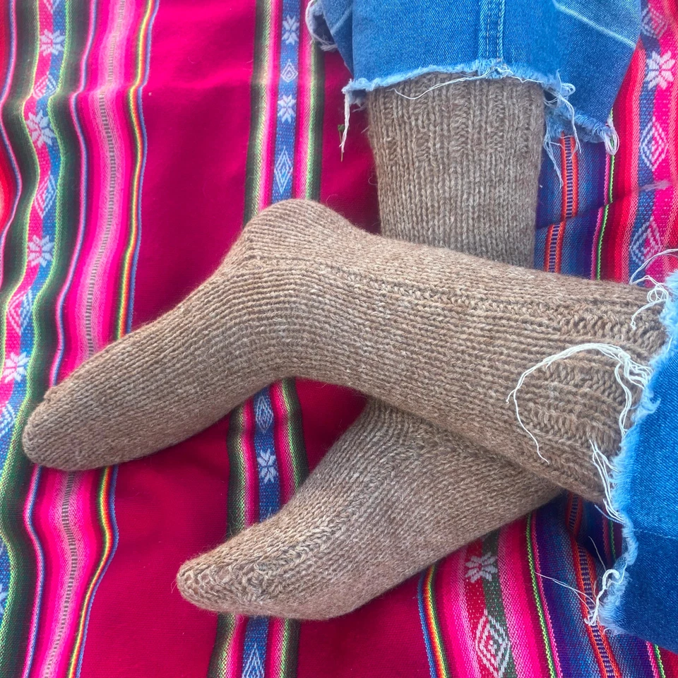 Calcetines de alpaca - Calcetines suaves cálidos tejidos a mano comercio justo unisex gris rosa alpaca Foto 3 de 4