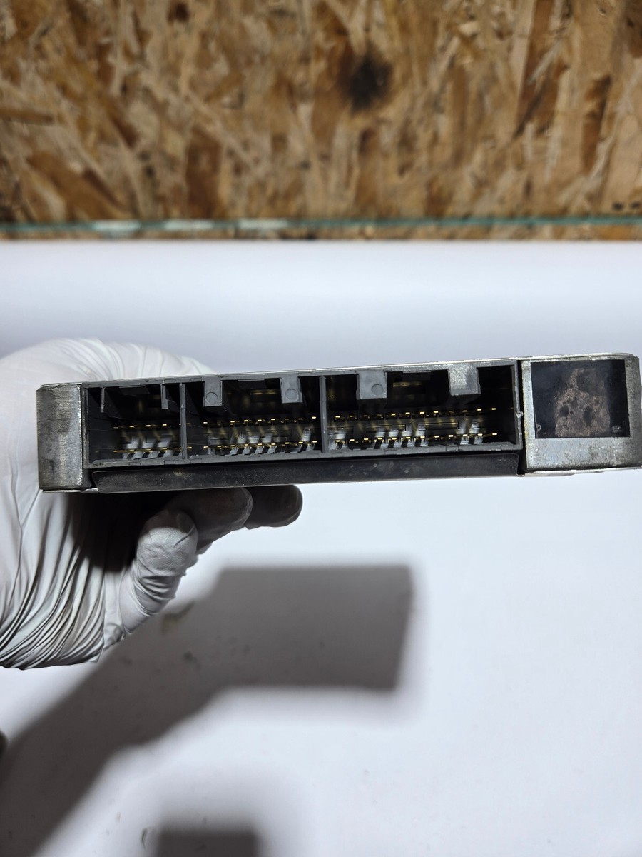 leadmaz3ページ Toyota Land Cruiser KZJ90 Engine Computer 5VZ M/T 89666