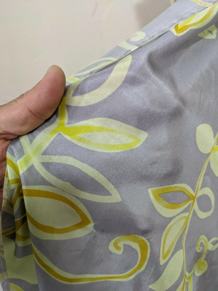 Tela Habbati 100 % seda estampada borde verde 45” de ancho. Se vende por yarda  Foto 2 de 4