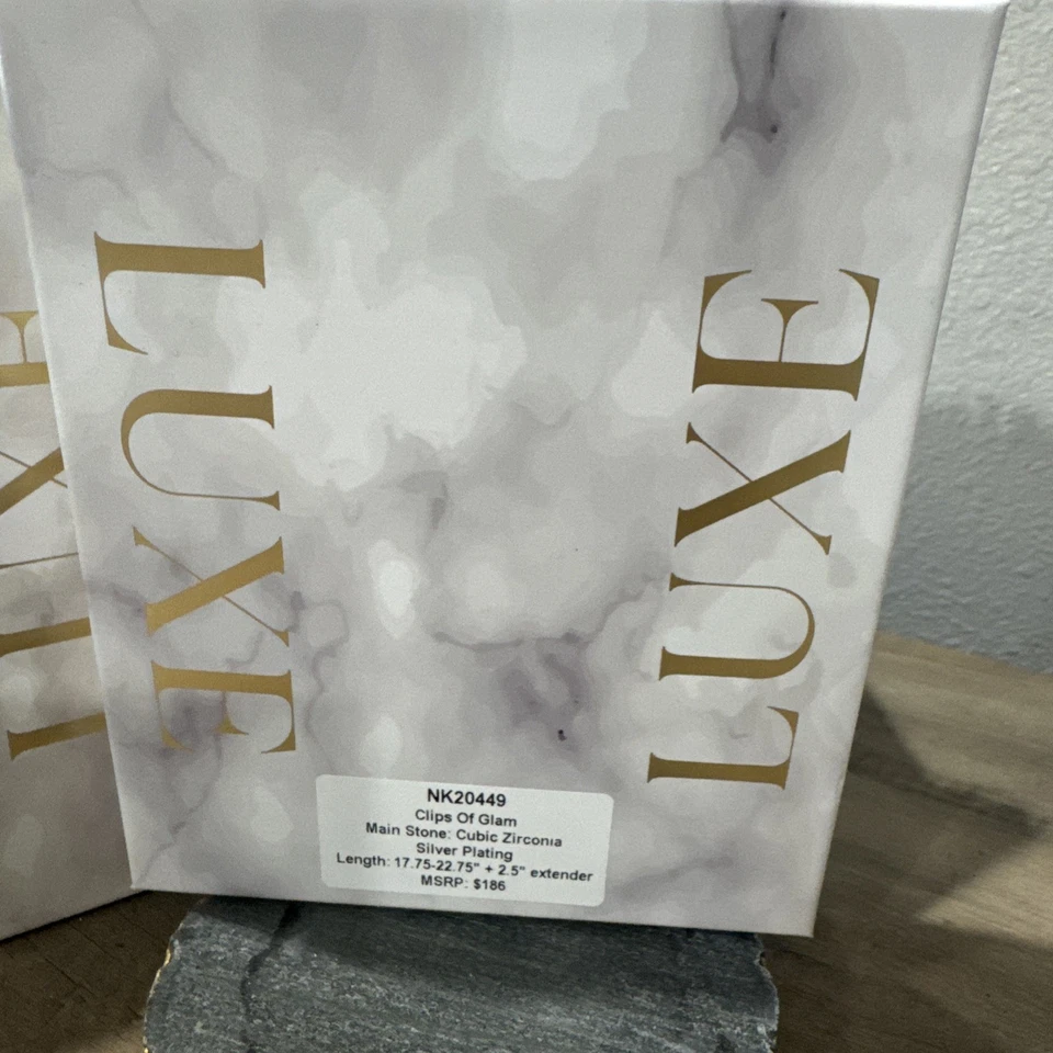 Collar Bomb Party: Capas de lujo 2025, NK20449 "Clips of Glam" Foto 2 de 4