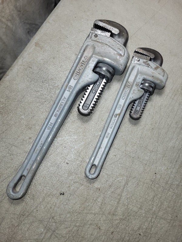 2 vintage Ridgid Aluminum pipe wrenches 810 & 814 good user tools 