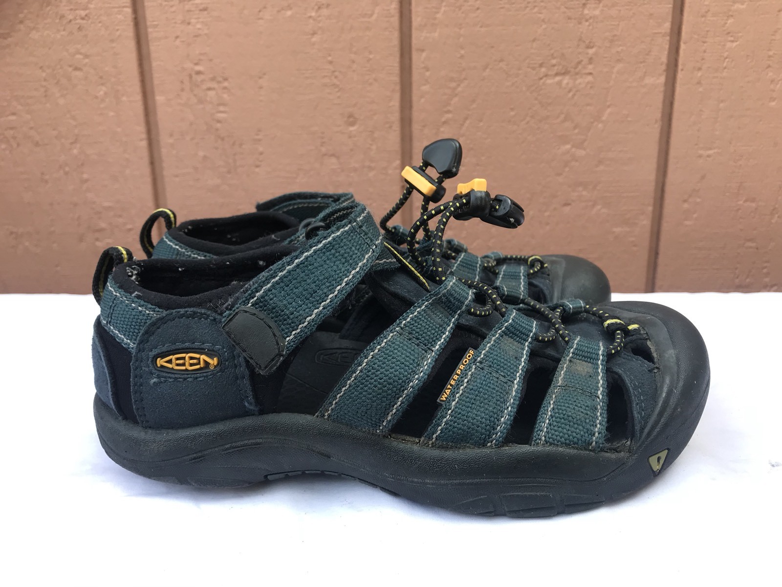 Scarpe da acqua sportive Keen Newport sandali bambini giovani taglia US 3 tela blu A7