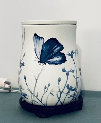 Scentsy “FREE TO FLY” Butterfly Wax Warmer and stand.  - Photo 1/4