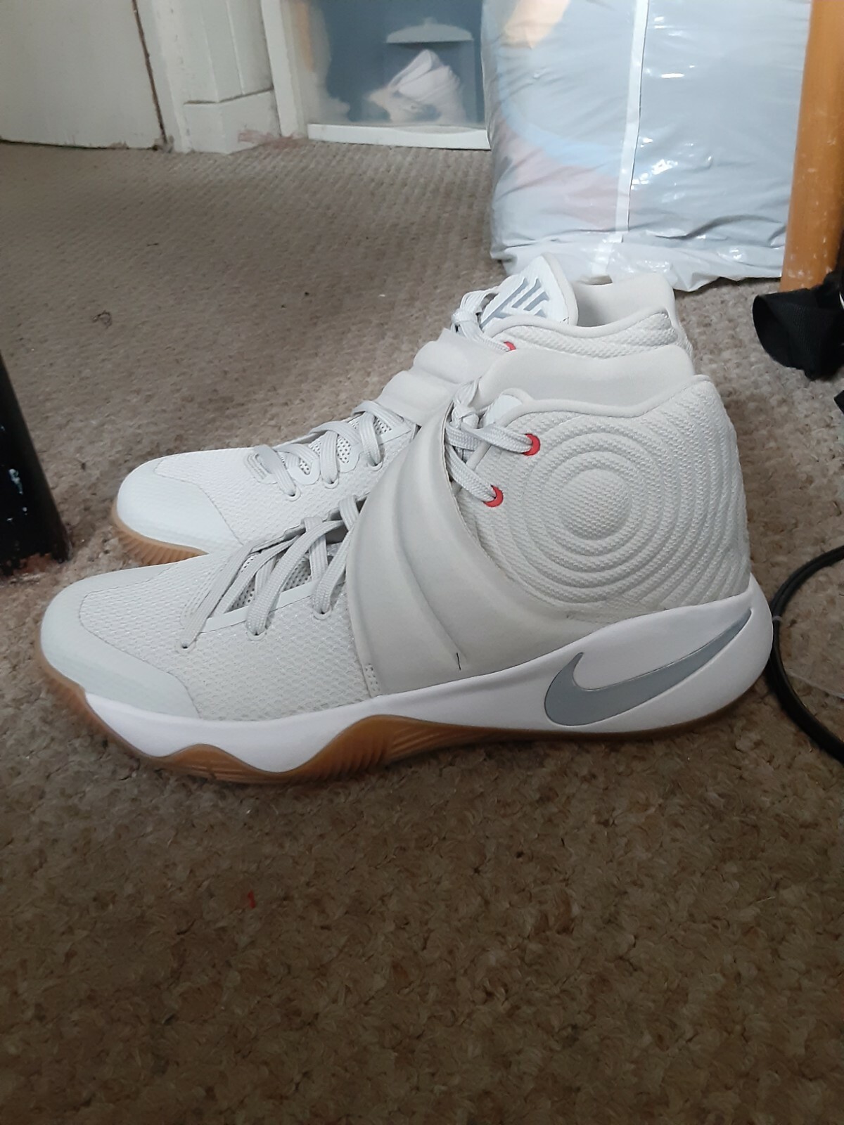 kyrie 2 light bone