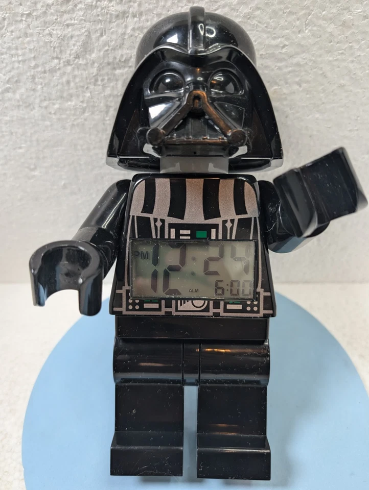 Lego Star Wars 9002113 Darth Vader Mini Figure Light Up Alarm Clock 9” Tall Foto 2 de 4