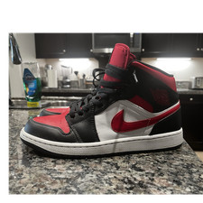 Jordan Air Jordan 1 Mid Chicago Chicago Black Toe Red Black White Men s 10