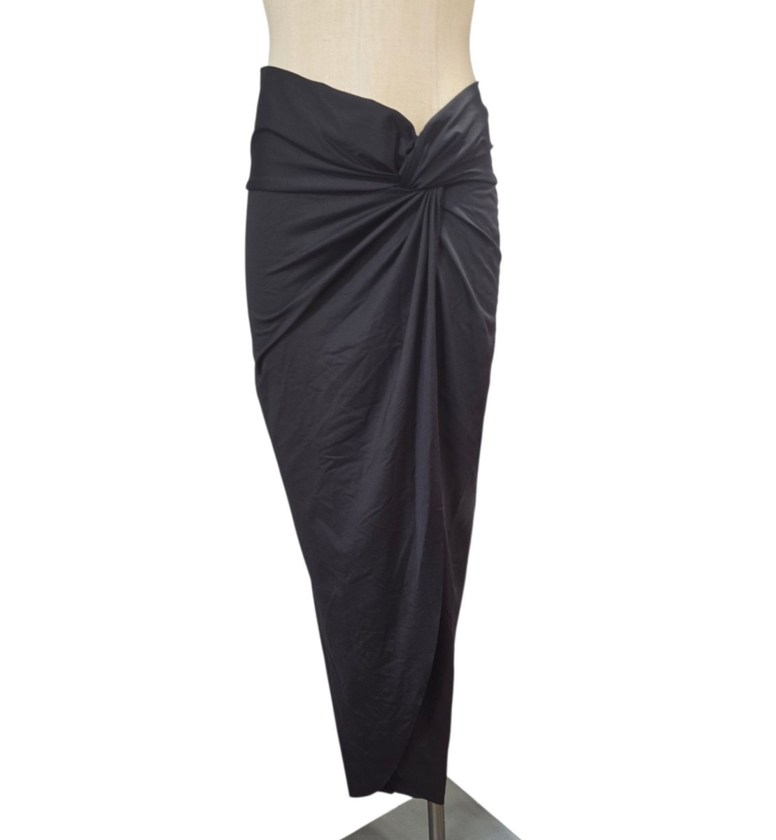 新品未開封　SKIMS Swim Sarong Skirt Women's Skims Swim Sarong Skirt in the color black size L | eBay