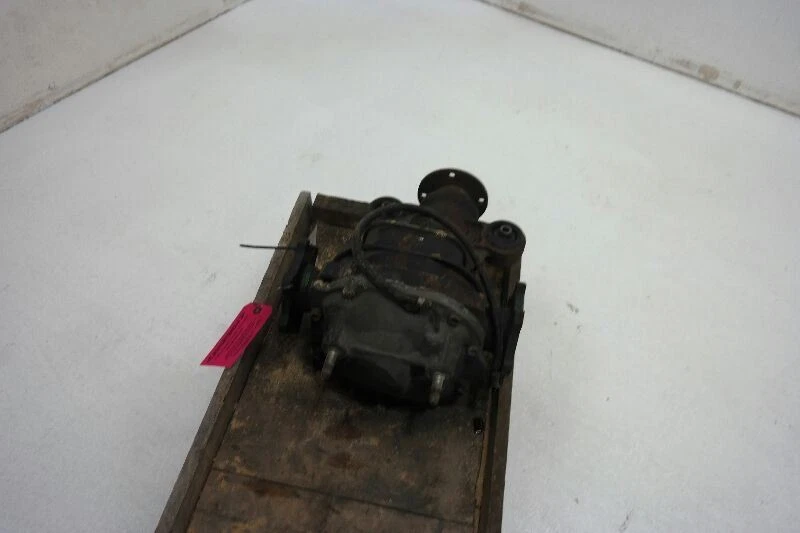 2004 2005 2006 INFINITI QX56 Rear Carrier 3.357 Ratio  - Image 3 of 4