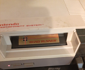 ROAD RUNNER for Nintendo NES - GORGEOUS label & casing - Tested & works well!