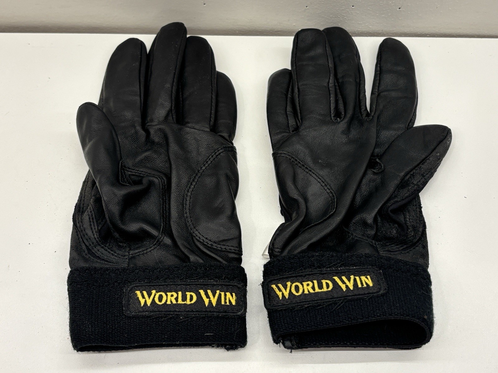 MIZUNO Men’s BATTING GLOVES Size Medium - Fast FREE Shipping 🔥