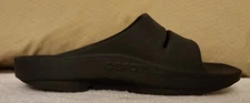 EUC OOFOS OOahh Slide Black Lightweight Recovery Footwear Reduces Stress on Feet