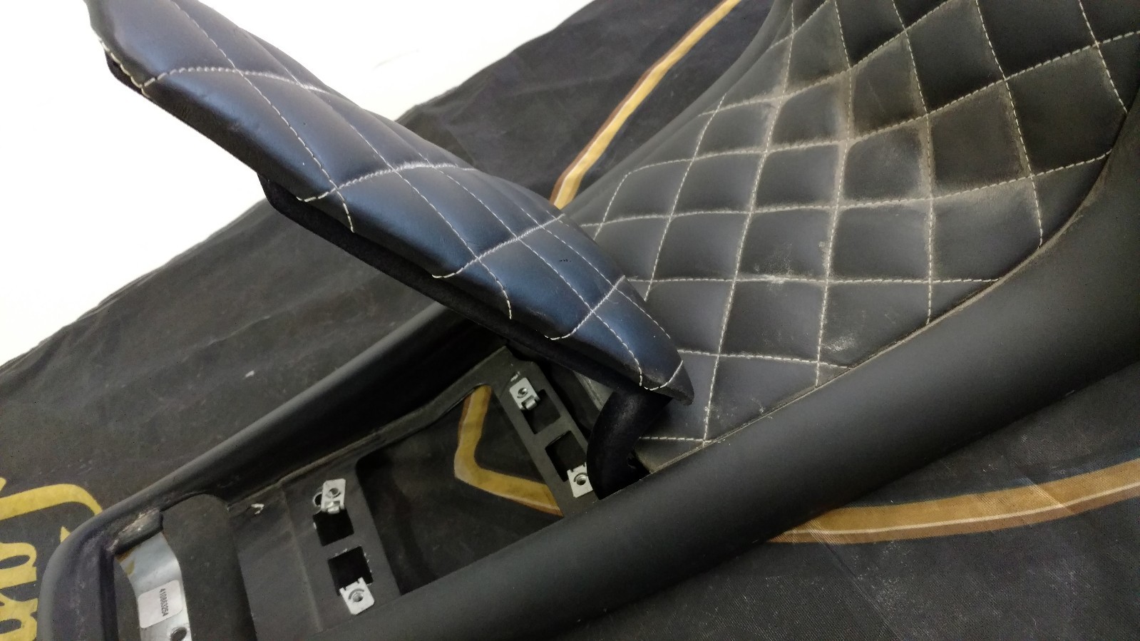 LAMBORGHINI MURCIELAGO INTERIOR CENTER CONSOLE ARMREST OEM 410864205J
