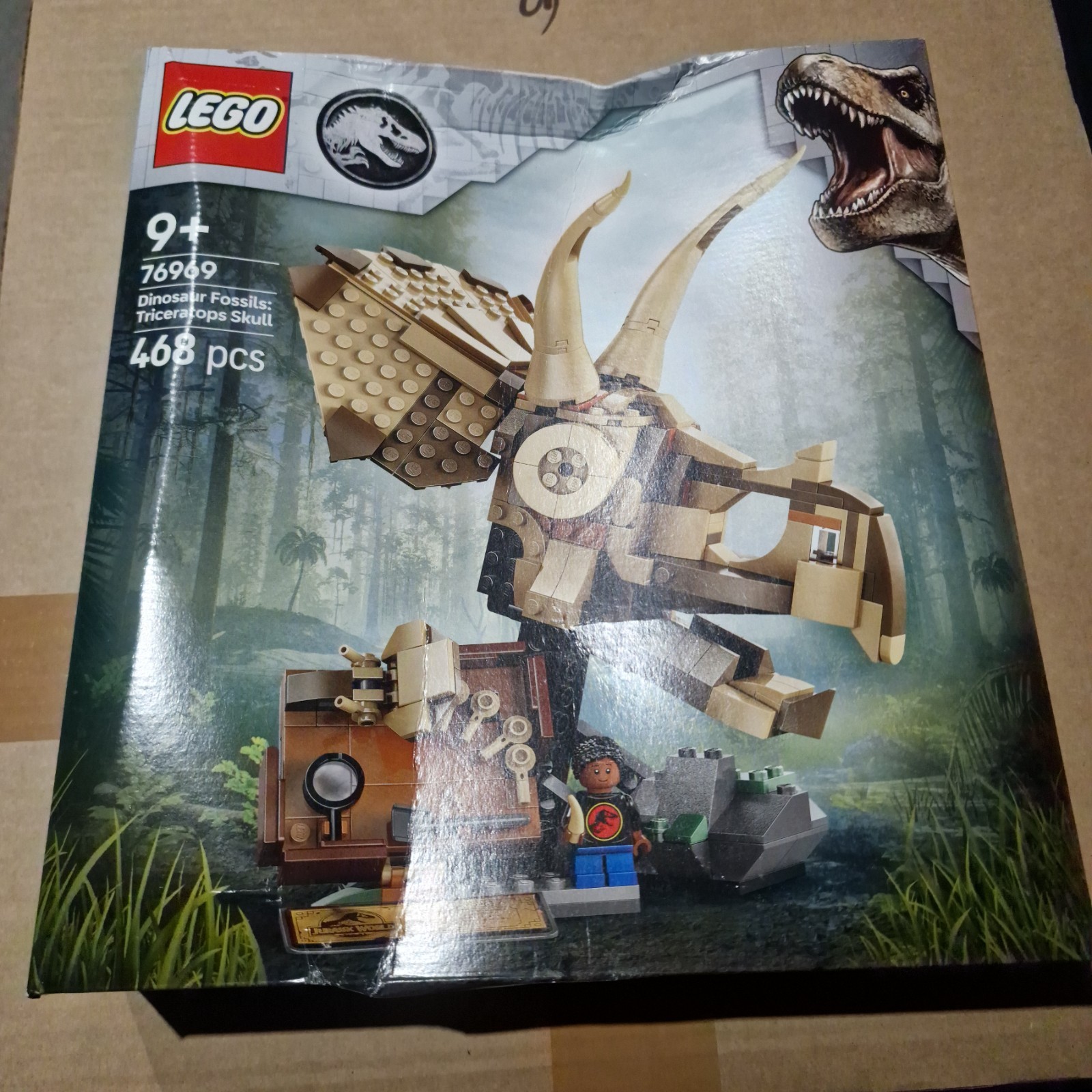 LEGO Jurassic World Dinosaur Triceratops Skull 76969 Brand New Box Damaged