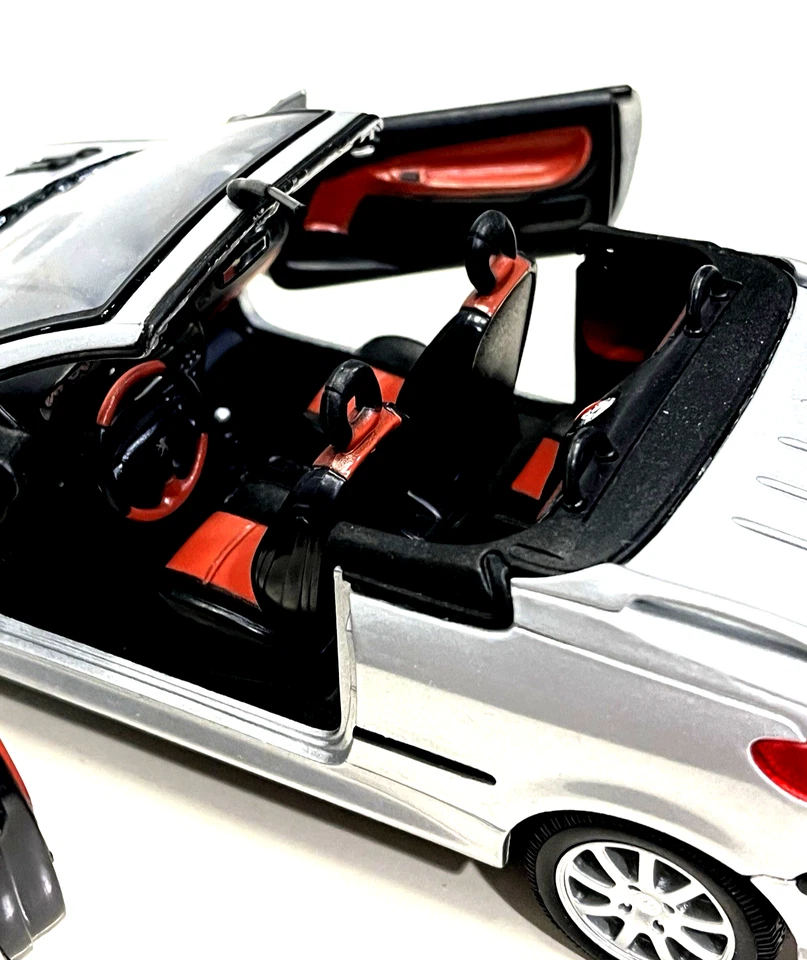 Welly 1/24 No.2413 Peugeot 206 CC Silver Model Car - Image 3 of 4