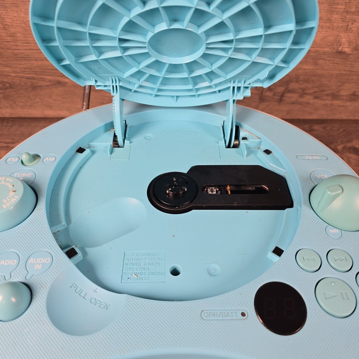 Sony ZS-E5 CD Player & AM/FM Radio - W/ Power Cord - Tested Works