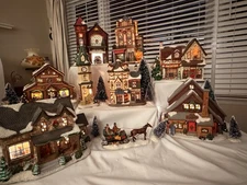 🕰️ St Nicholas Square Clock Tower Lighted Village Building w Box Retired