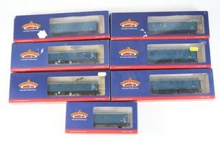 Bachmann OO Gauge BR Blue Parcel Vans x7 (0530)