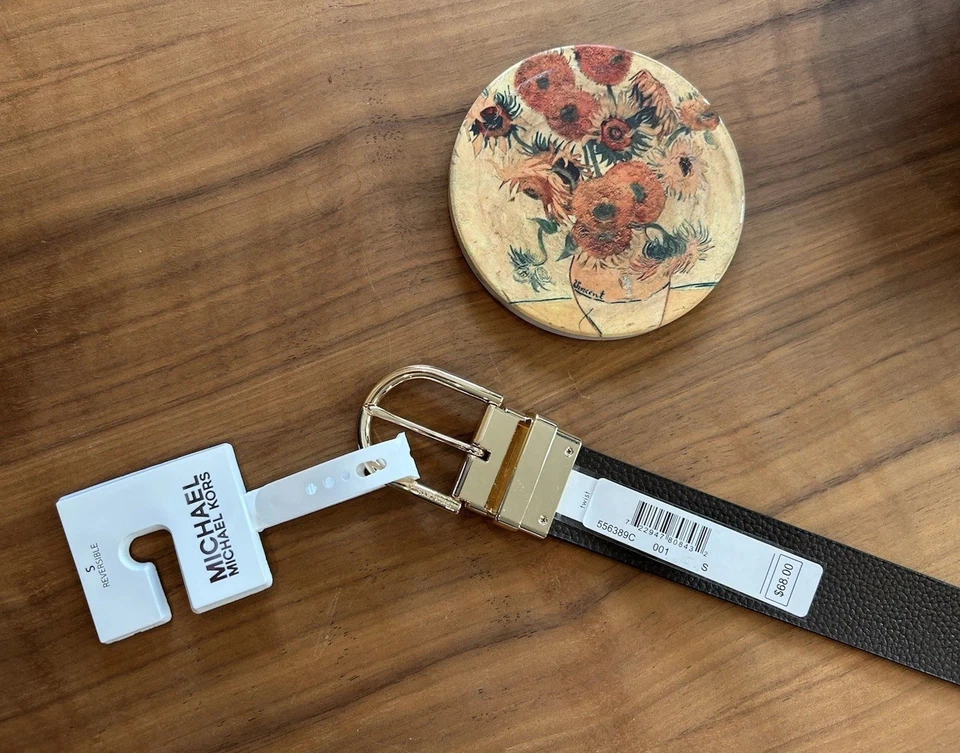 ¡Nuevo! Cinturón Michael Kors Reversible Círculo Dorado Logo MK Pequeño Repetición Negro/Marrón Foto 2 de 4